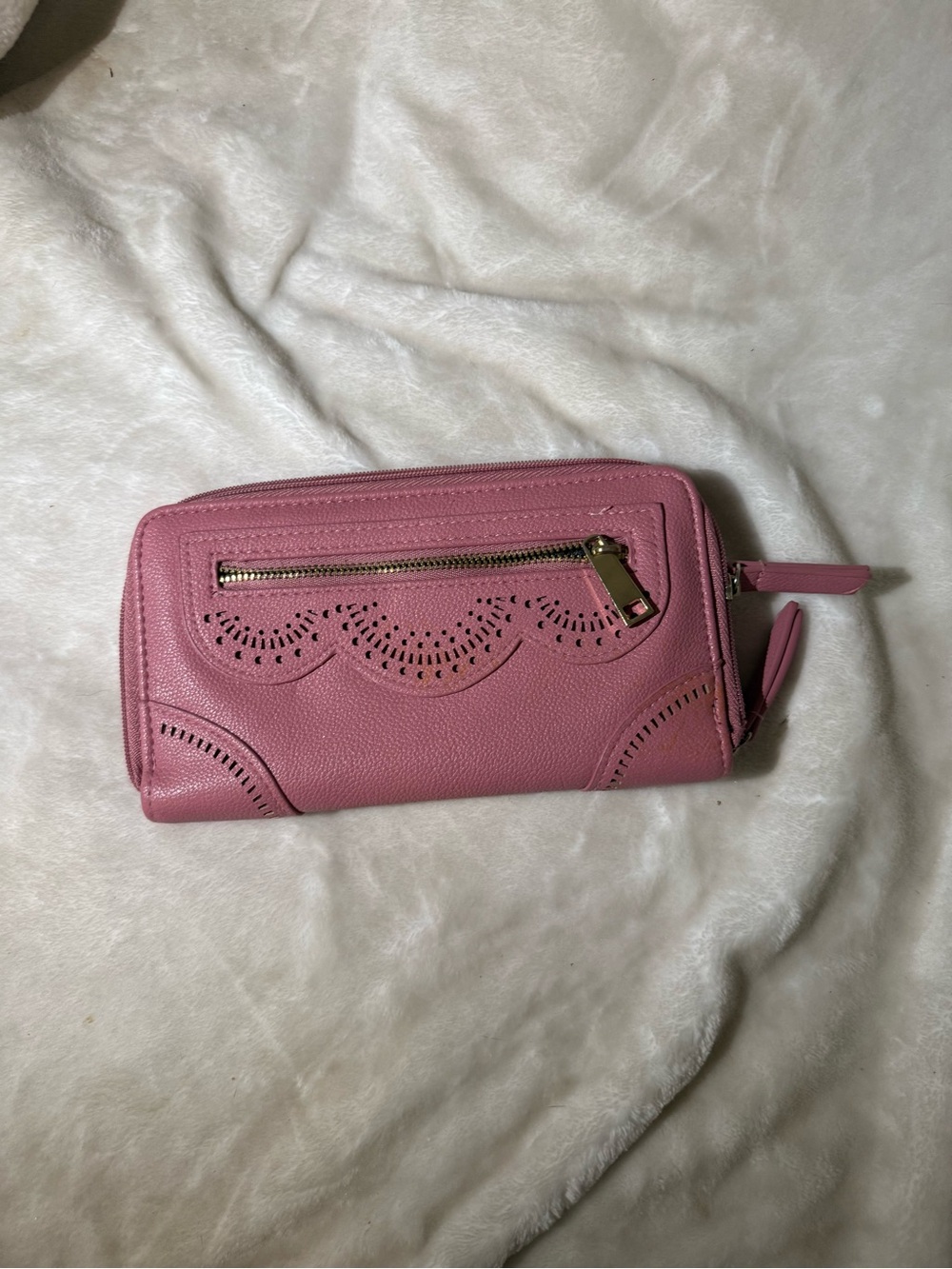 Jessica Simpson Pink Scallop Laser-Cut Zip Wallet